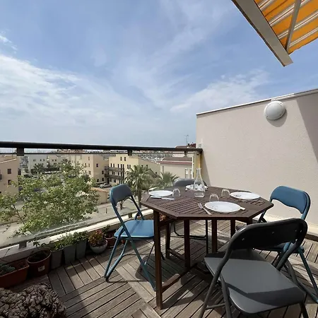 Renove 2 Avec Piscine Et Parking, A 6 Couchages Pres De La - Fr-1-229-103 Apartment